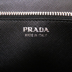 美品 プラダ ナイロン レザー ブラック ロゴ プレート 1MH132 長財布 財布 黒 0164 【中古】 PRADA