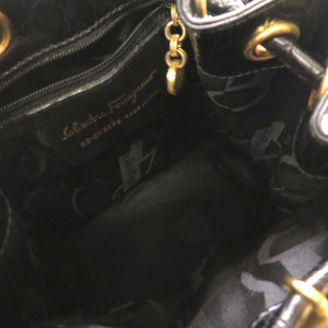 美品 サルヴァトーレ フェラガモ ヴァラリボン 型押しレザー ブラック ゴールド金具 BZ-21 5676 リュックサック バックパック 黒 0208 【中古】 Salvatore Ferragamo