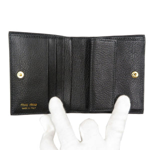 新品同様 ミュウミュウ ジャガード レザー クリスタル  ゴールド金具 ブラック ベージュ ブラウン 二つ折り財布 0012【中古】miumiu