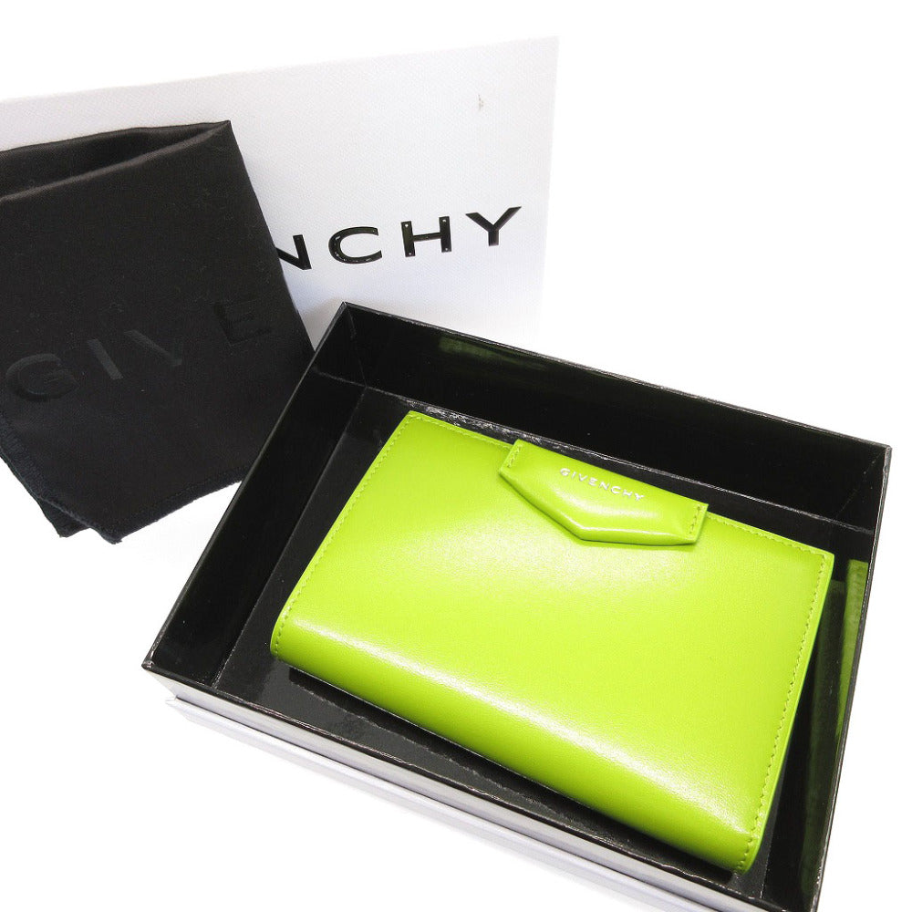 新品同様 ジバンシィ アンディゴナ レザー アップルグリーン 緑 黄緑 2つ折り財布 財布 0056【中古】GIVENCHY