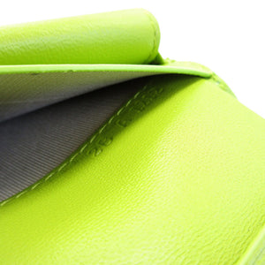 新品同様 ジバンシィ アンディゴナ レザー アップルグリーン 緑 黄緑 2つ折り財布 財布 0056【中古】GIVENCHY