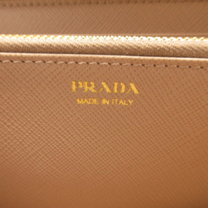 新品同様 プラダ 三角プレート サフィアーノレザー ピンクベージュ ラウンドファスナー長財布 財布 0177【中古】PRADA
