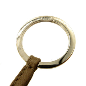 新品同様 エルメス カルメン ヴォ―スイフト エトゥープ キーリング キーホルダー 0199【中古】HERMES