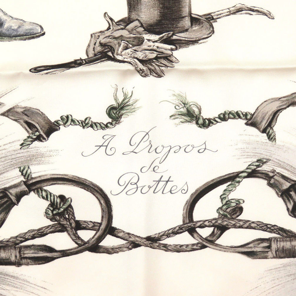 新品同様 エルメス カレ90 ブーツについて A PROPOS DE BOTTES シルク アイボリー スカーフ 0216 【中古】 HERMES