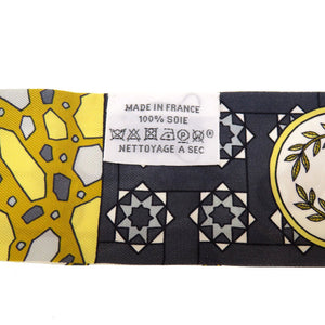 新品同様 エルメス ツイリー LA DANSE DES AMAZONES アマゾンのダンス シルク グリス ブラン ゴールド スカーフ 0241 【中古】 HERMES