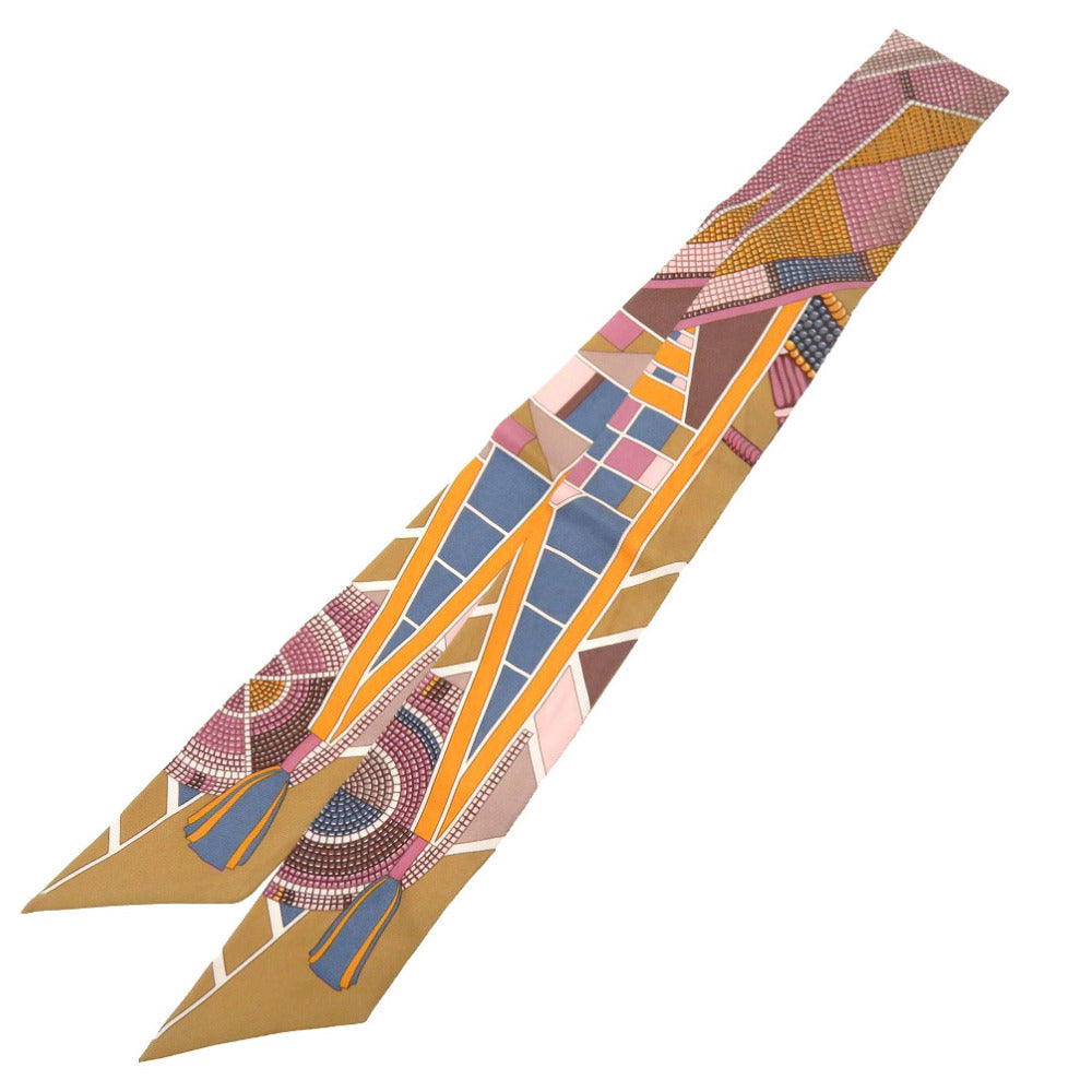 新品同様 エルメス ツイリー 草原のインディアンアート L‘Art Indien des Plaines シルク キャメル スカーフ 0244 【中古】 HERMES