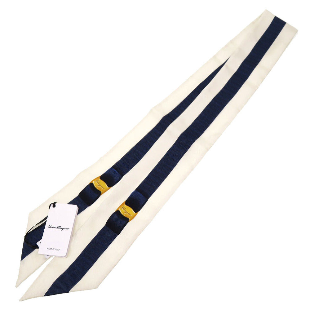 新品同様 サルヴァトーレ フェラガモ  ヴァラリボン モチーフ シルク アイボリー ネイビー スカーフ 0246 【中古】 Salvatore Ferragamo