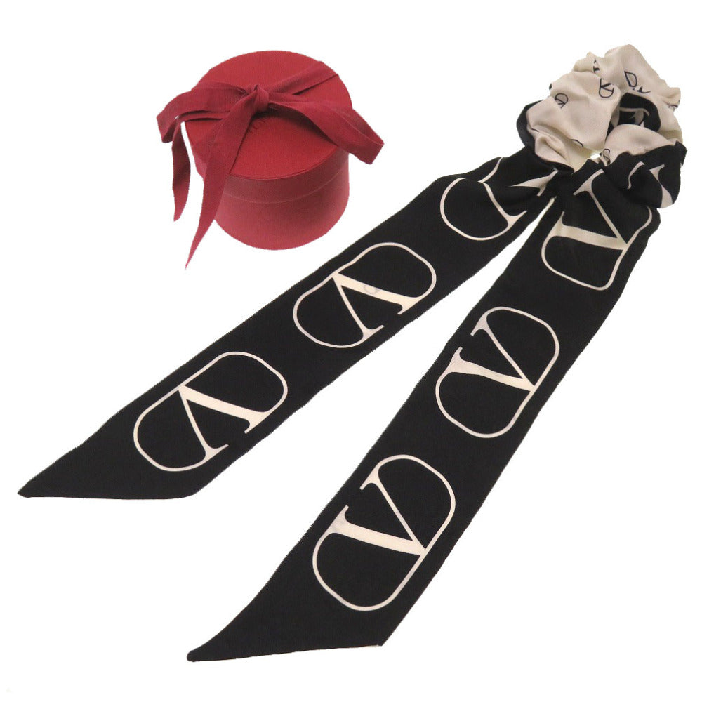 新品同様 ヴァレンティノ ガラヴァーニ シュシュ ロゴ シルク ブラック ホワイト アクセサリー 白 黒 0273 【中古】 Valentino Garavani