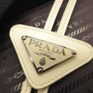 美品 プラダ 三角プレート トライアングル サフィアーノレザー ホワイト 白 ネックレス ボロタイ ループタイ 0071【中古】PRADA