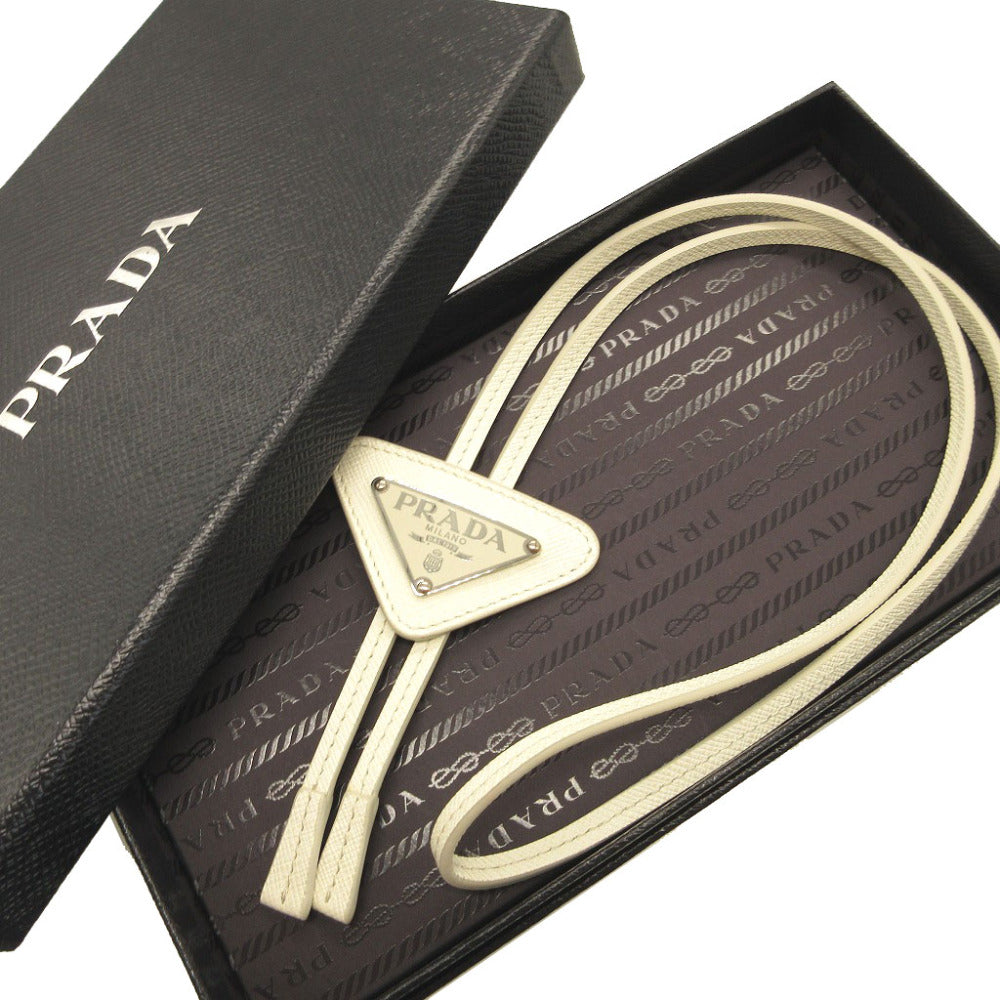 美品 プラダ 三角プレート トライアングル サフィアーノレザー ホワイト 白 ネックレス ボロタイ ループタイ 0071【中古】PRADA