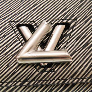 新品同様 ルイ ヴィトン エピ ポルトフォイユ ツイスト プラティーヌ M62055 三つ折り財布 財布 シルバー LV 0126 【中古】 LOUIS VUITTON