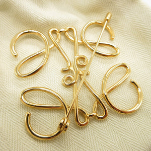 新品同様 ロエベ アナグラム メタル ゴールド ブローチ 0067【中古】LOEWE