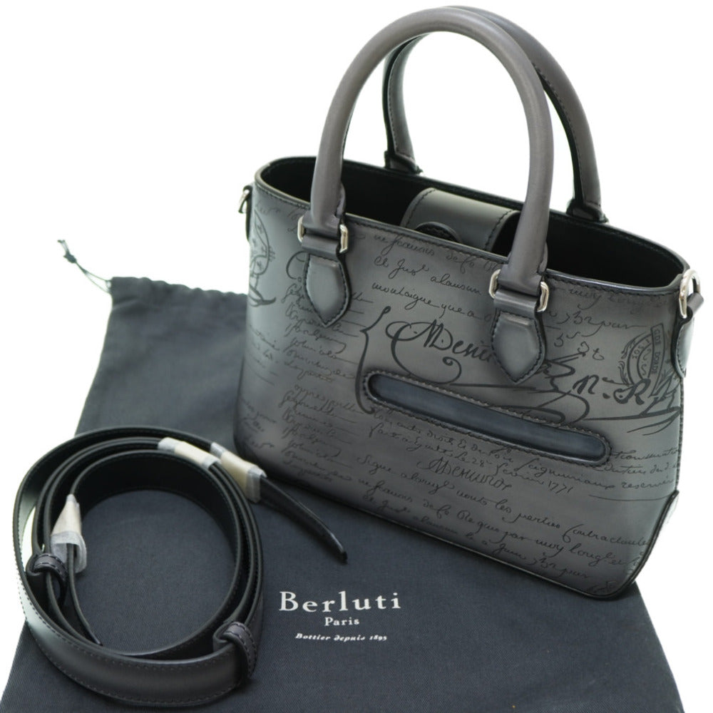 新品同様 ベルルッティ トゥジュール ガリバー カリグラフィ ショルダー ハンドバッグ ヴェネチアカーフ グレー 0005【中古】BERLUTI メンズ